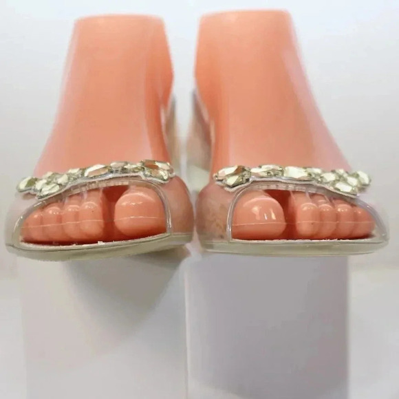 STUART WEITZMAN - Picture 1 of 9